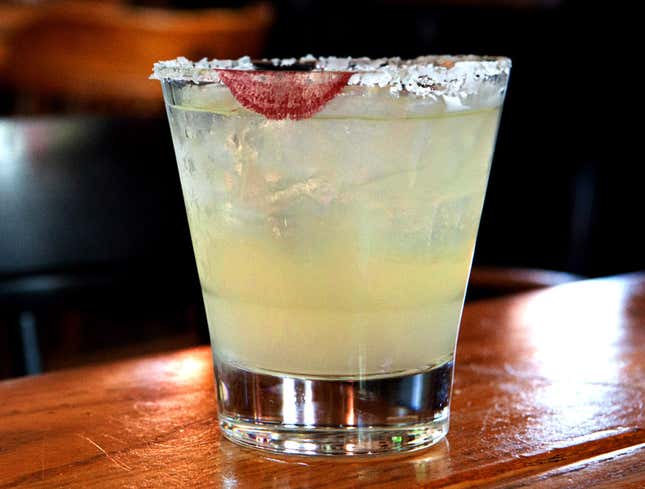 Image for article titled Woman Leaves Lipstick Mark On Rim Of Applebee’s Dollarita Like She Some Kind Of Bond Girl