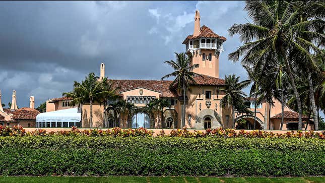 Image for article titled Mar-A-Lago Members Reveal What Secrets Trump Shared With Them