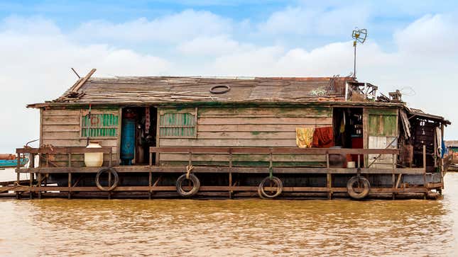 Image for article titled Cool Houseboat!