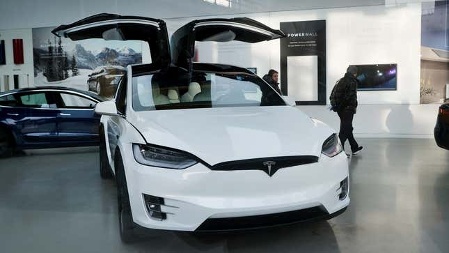 Image for article titled Biggest Shortcomings Of Tesla’s Self-Driving Cars